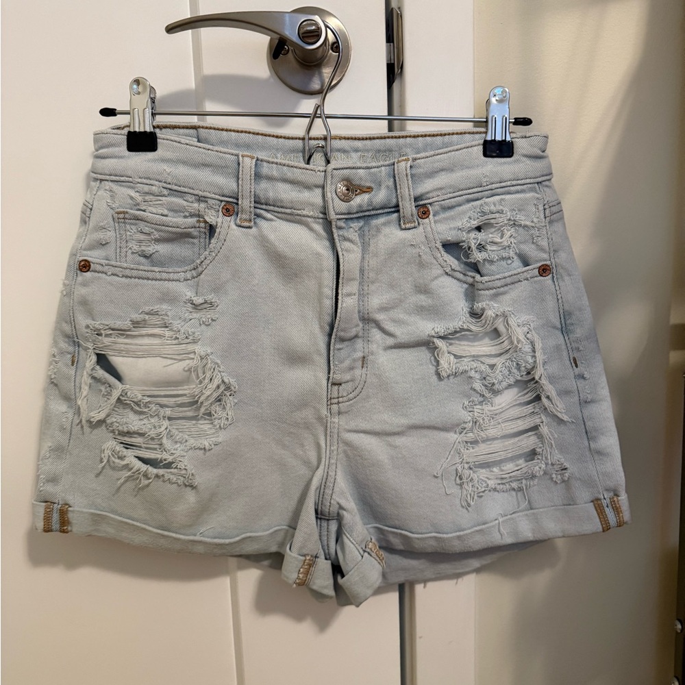 American Eagle, light wash “Mom Short”